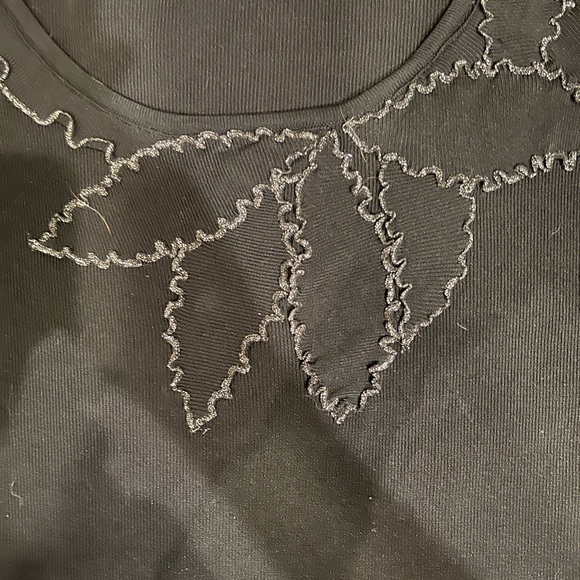 House of Gizel Sweater - 1X. - Picture 2 of 6